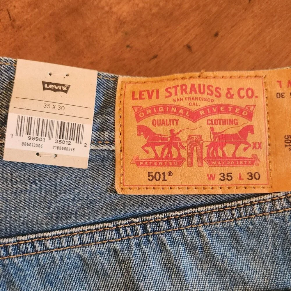NEW Levi's 501 jeans, Men's 35x30 - Picture 2 of 3